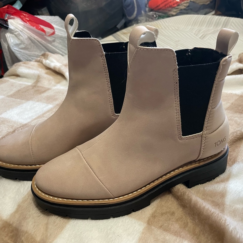 TOMS Women's Tan Chelsea Boots